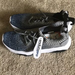 Men’s shoes size 8.